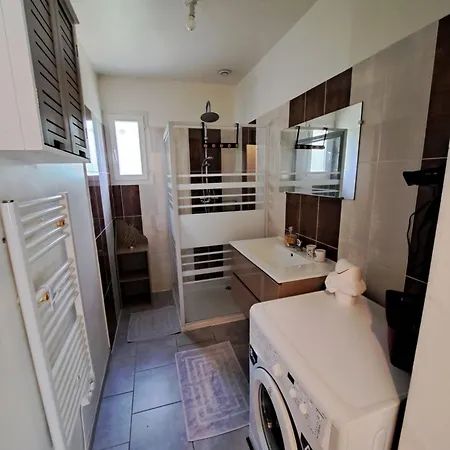 Maison La Chataigne بيت للعطل